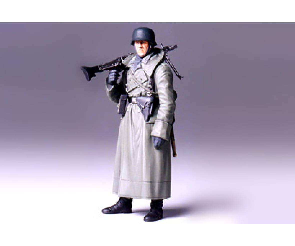 Tamiya WWII Figur Dt.Soldat mit Mantel und MG 1:16 Plastik Modellbau Militär Bausatz