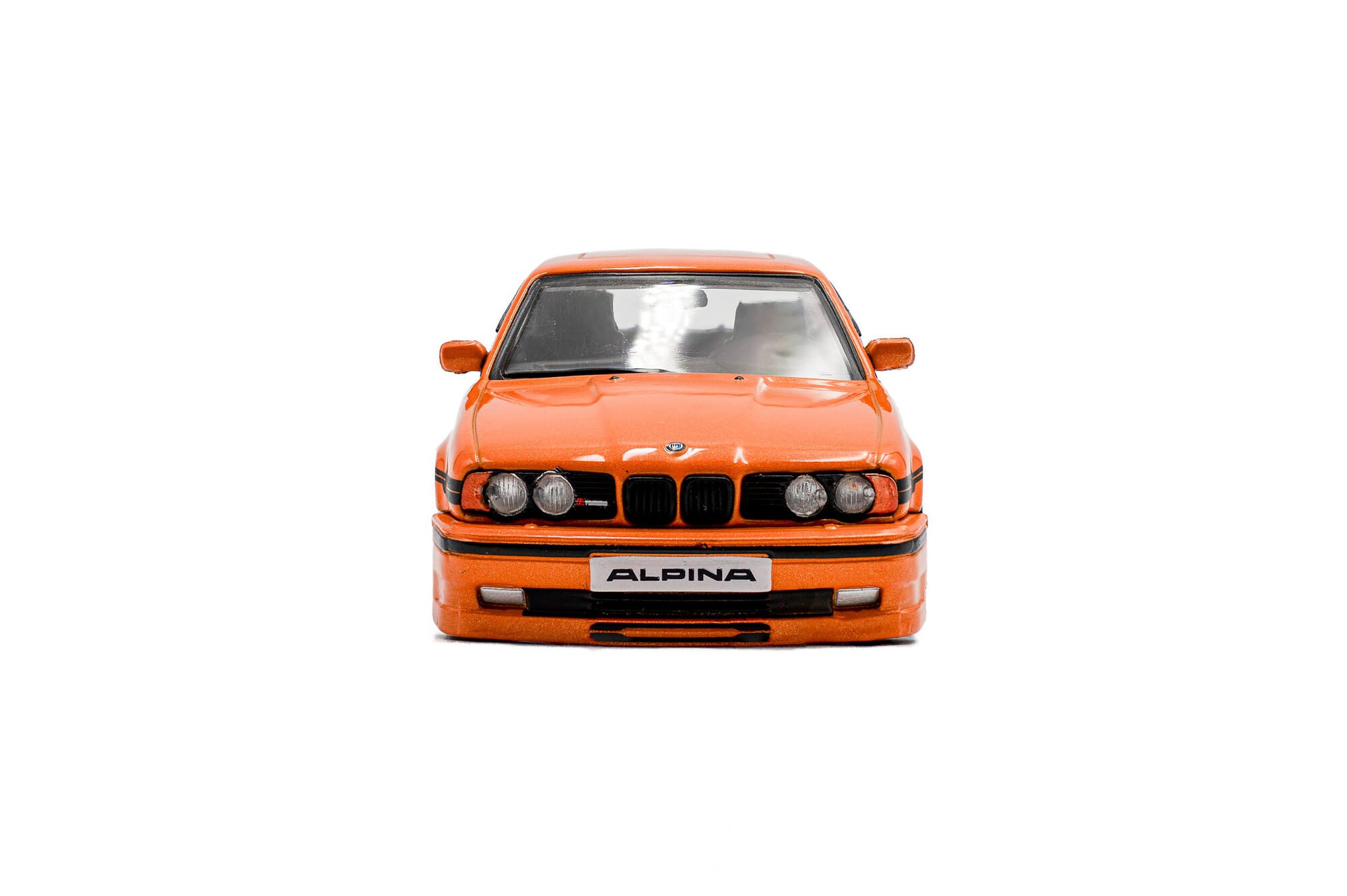 Solido Alpina B10 Biturbo E34 Orange Standmodellauto im Massstab 1_43