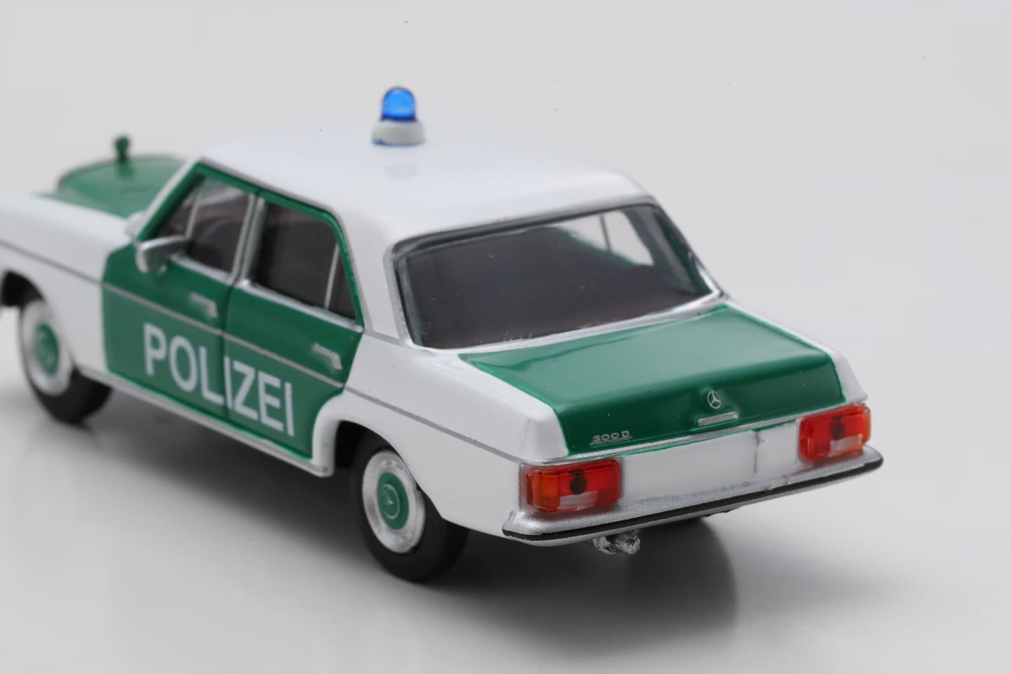 Schuco Mercedes-Benz _8 Polizei Weiss_Dunkelgruen 1_64 Sammlermodell