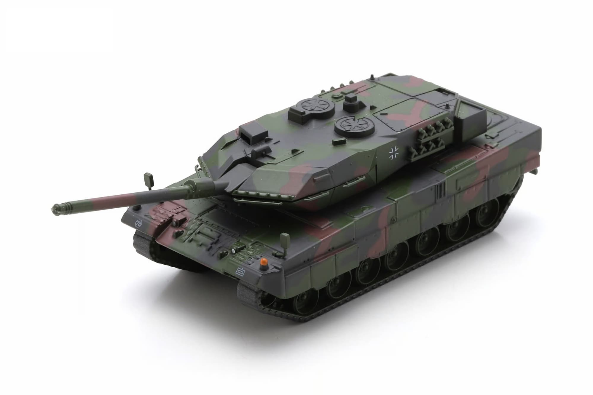 Schuco Bundeswehr Kampfpanzer Leopard 2A6 Tarnlackierung 1_87 Sammlermodell