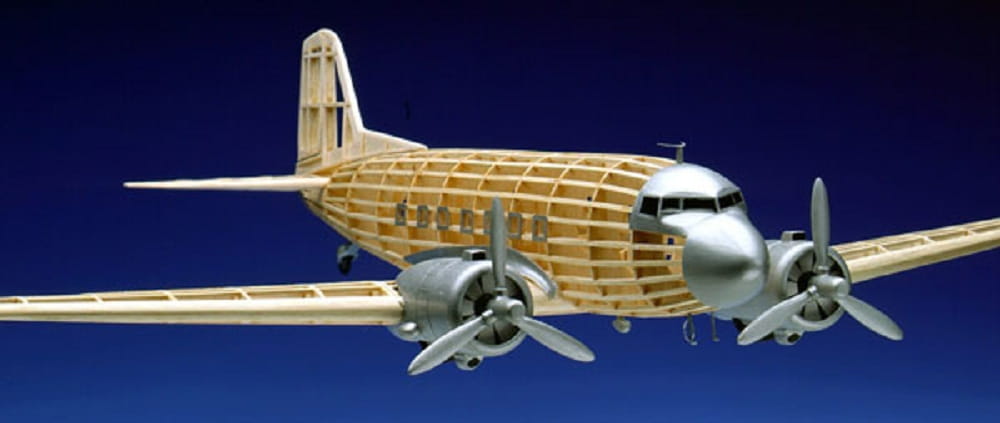 Guillow's Flugzeug Standmodell Douglas DC-3 Balsabausatz 876 mm