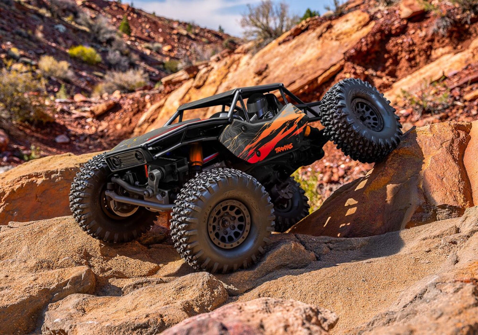 Traxxas TXC-4M Extreme Crawler Orange 1_18 Brushless 4WD RTR mit 3S LiPo Akku und USB-Ladegeraet
