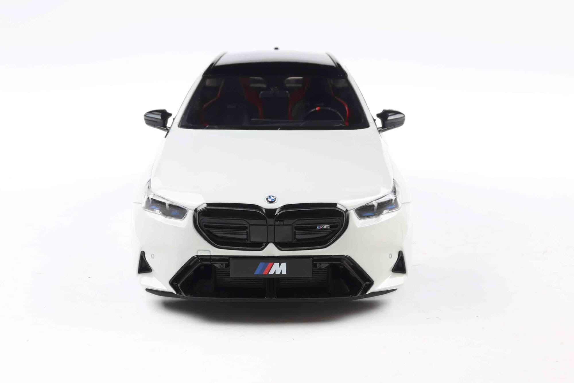 Solido BMW M5 Touring G99 Alpine White Standmodellauto im Massstab 1_18