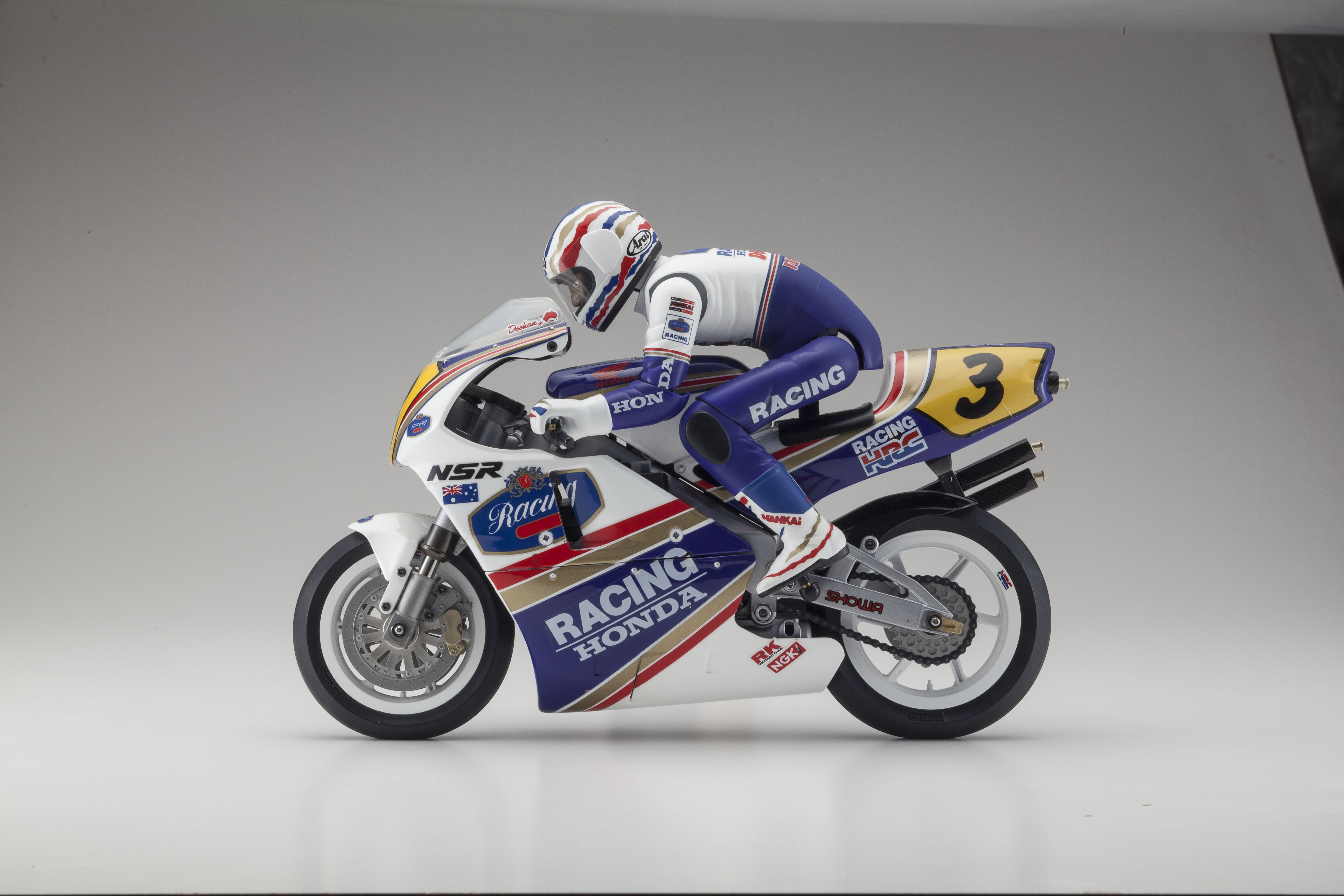 Kyosho Hanging On Racer Honda NSR500 1991 RC Motorrad Bausatz mit beweglicher Fahrerfigur
