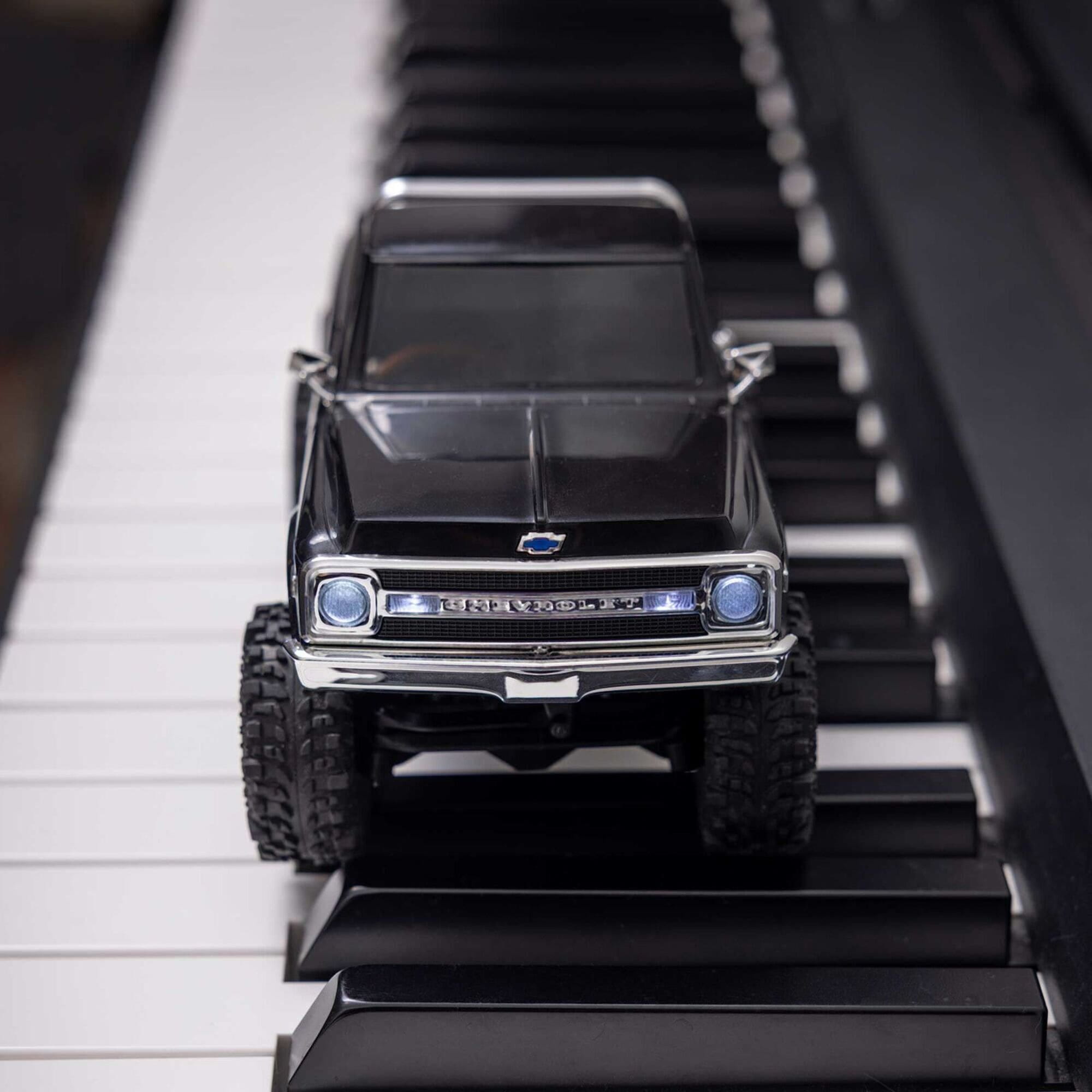 Axial SCX30 Chevrolet K10 1_30 4X4 RTR Rock Crawler