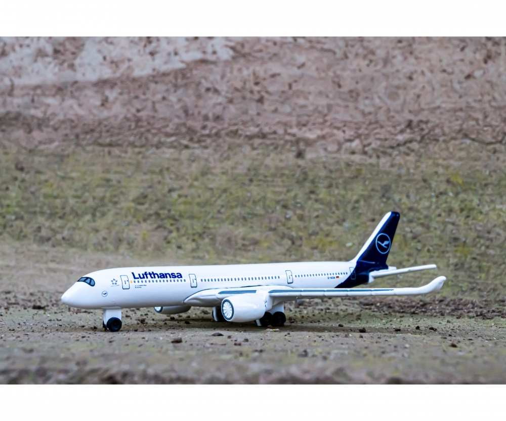 majorette-flugzeug-lufthansa-airbus-350