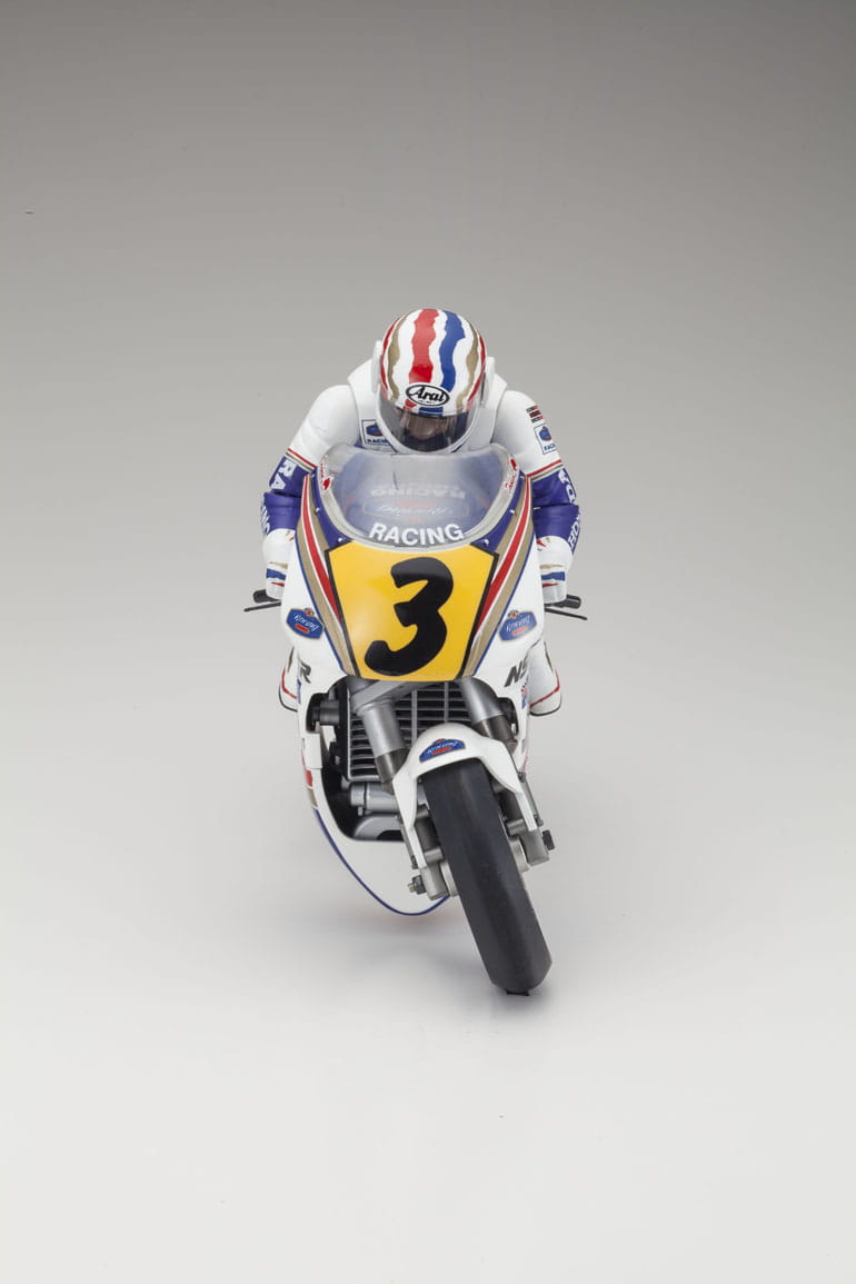Kyosho Hanging On Racer Honda NSR500 1991 RC Motorrad Bausatz mit beweglicher Fahrerfigur