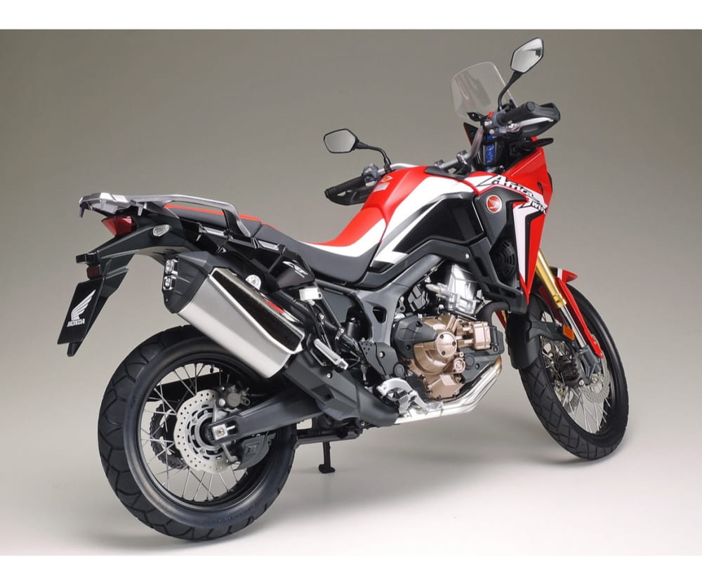 Tamiya 1:6 HONDA CRF 1000L Africa Twin Enduro Tamiya 1:6 HONDA CRF 1000L Africa Twin Enduro