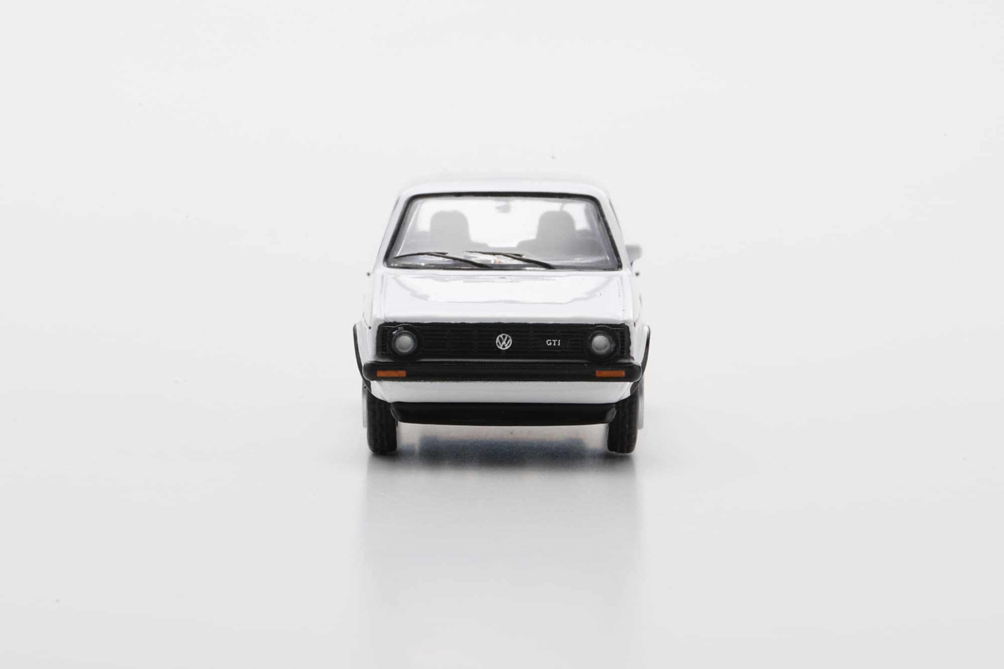 Schuco Volkswagen Golf I GTI Weiss 1_64 Sammlermodell