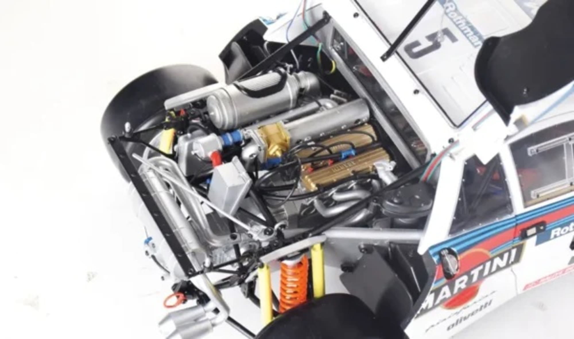 IXO Lancia 037 Metallbausatz 1_8 mit Martini Racing Design_ Licht- und Soundfunktion