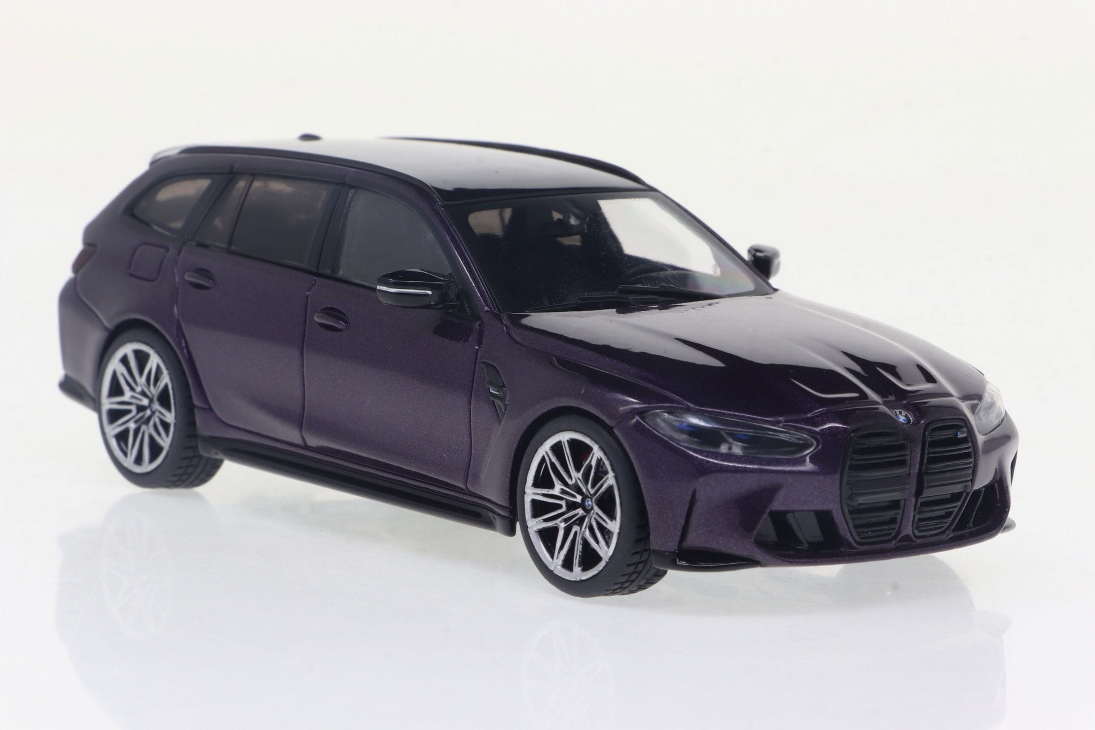 BMW G81 M3 Touring 2023 Modellauto in Daytona Violet im Massstab 1_43 von Solido