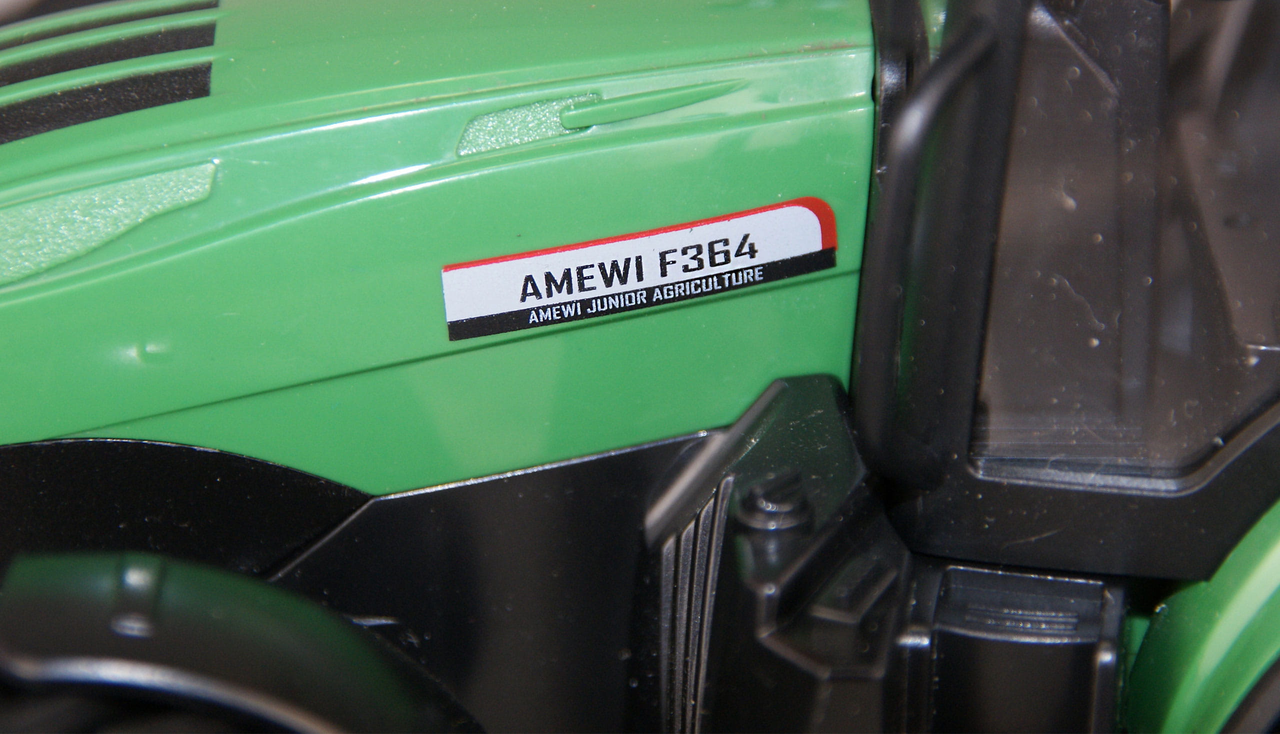Amewi RC Traktor mit Grubber 1:24 RTR grün