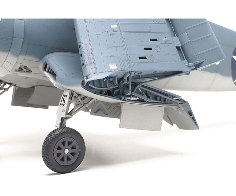 Tamiya 1:32 F4U-1 Corsair "Birdcage"