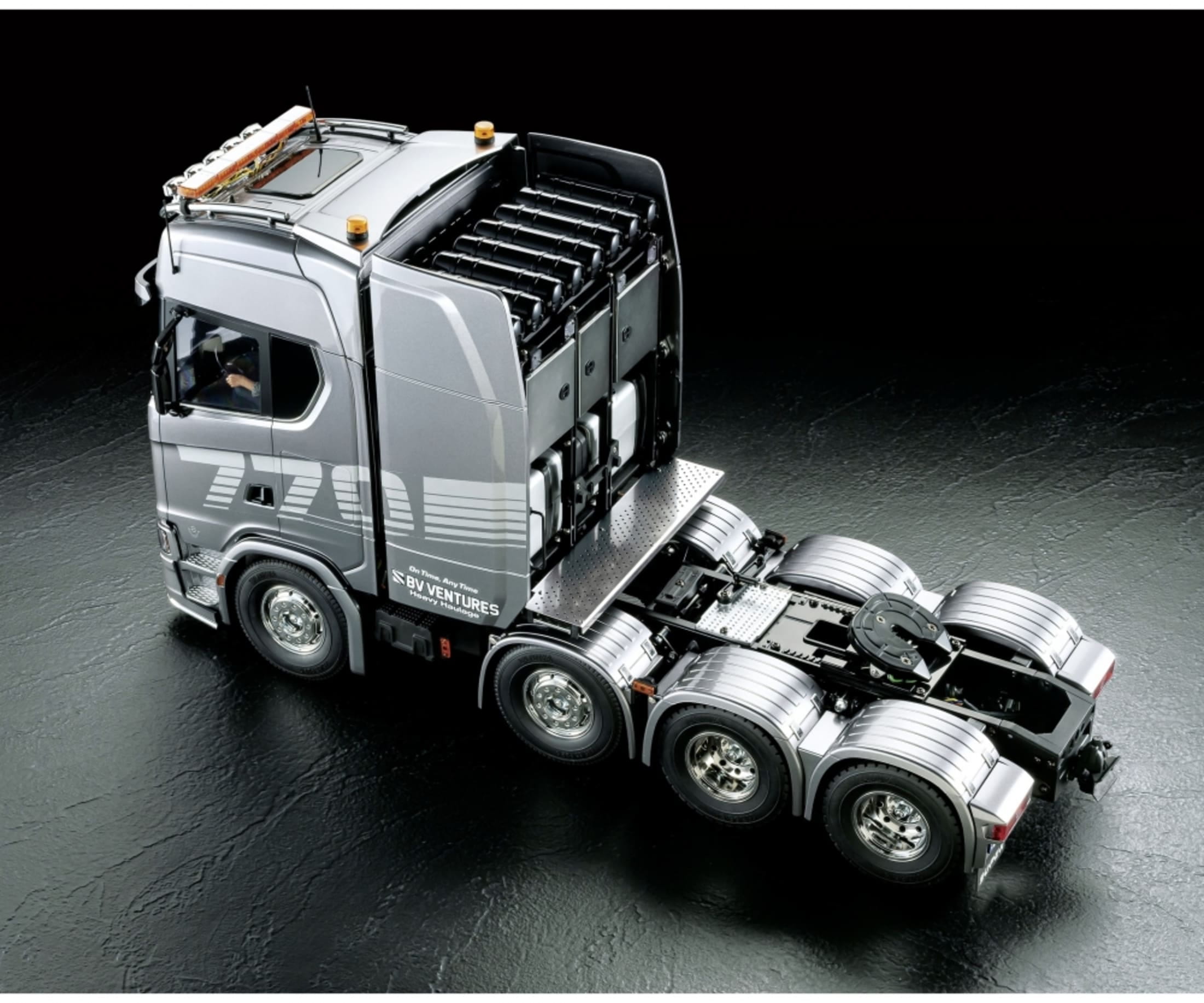 tamiya-1-14-rc-scania-8x4-4-truck-gun-met-lackiert