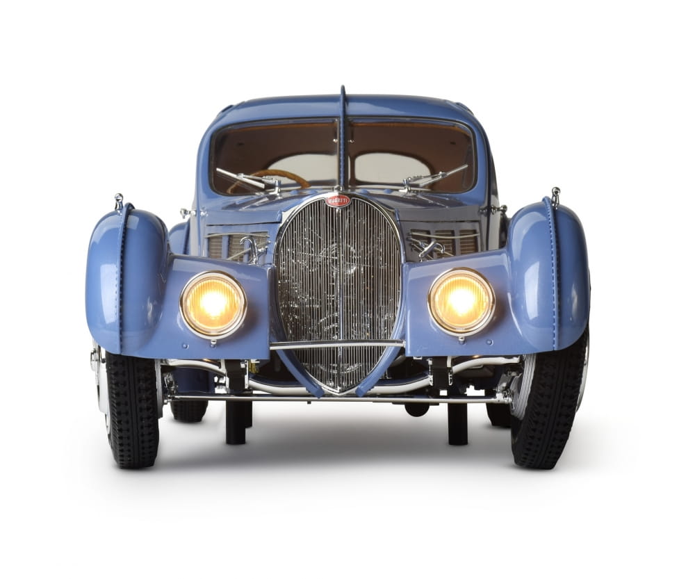 1_8 IXO Bugatti 57 SC Modellauto Bausatz mit beweglichen Teilen und LED-Beleuchtung