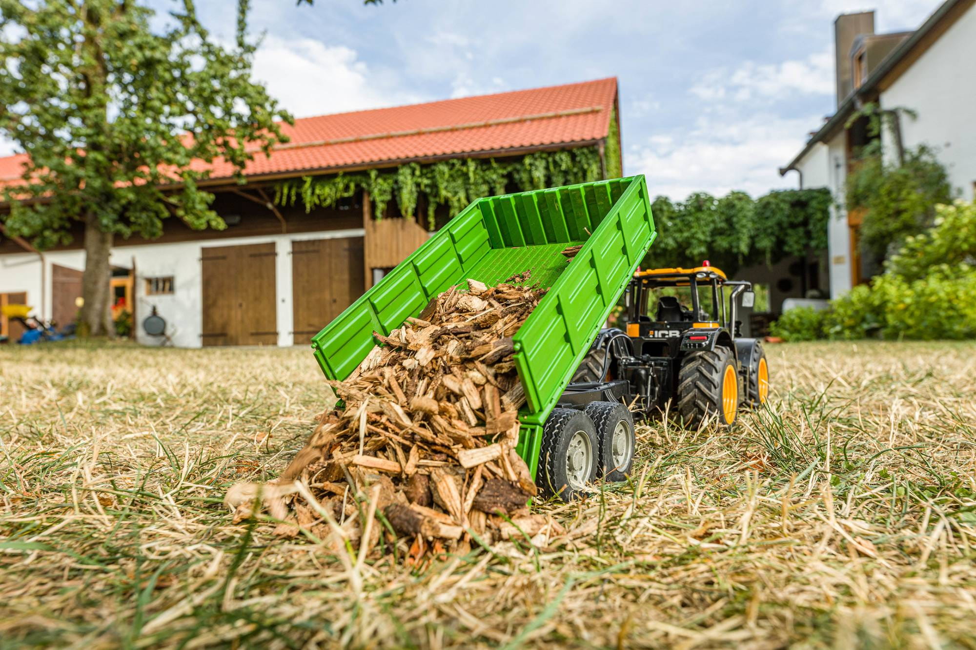 Carson Anhänger für RC Traktor 1:16 grün