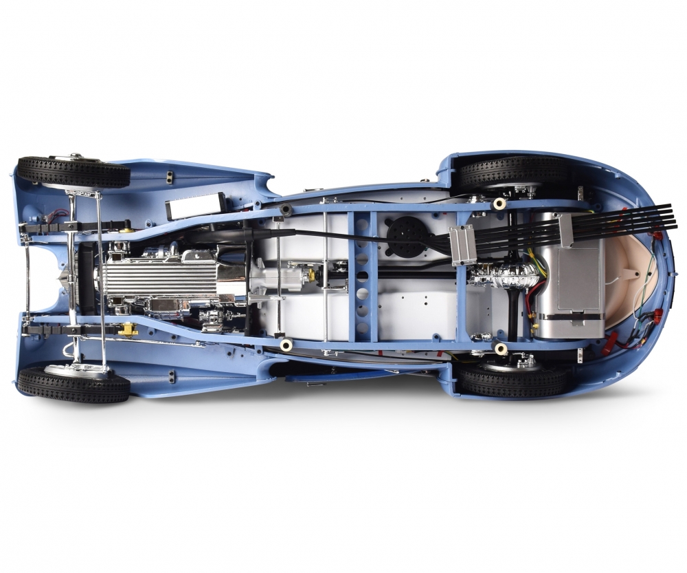 1_8 IXO Bugatti 57 SC Modellauto Bausatz mit beweglichen Teilen und LED-Beleuchtung