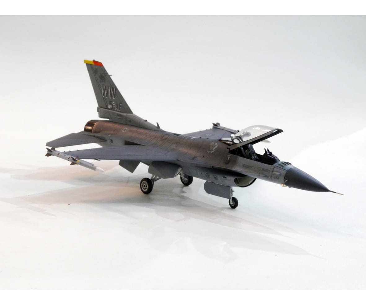 Tamiya 1:72 US F-16CJ Fighting Falcon