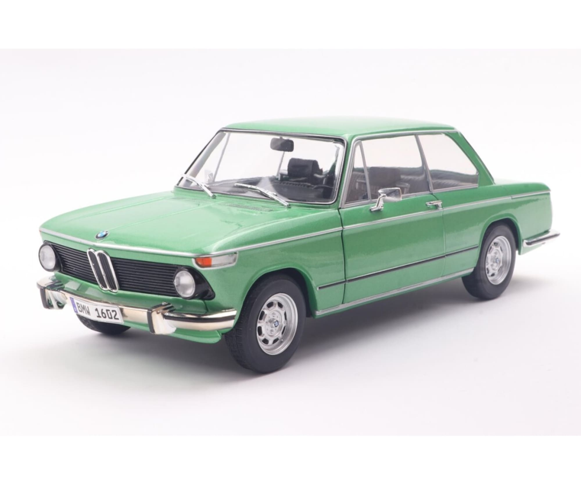 Solido 1_18 BMW 1602 Taiga gruen 1971