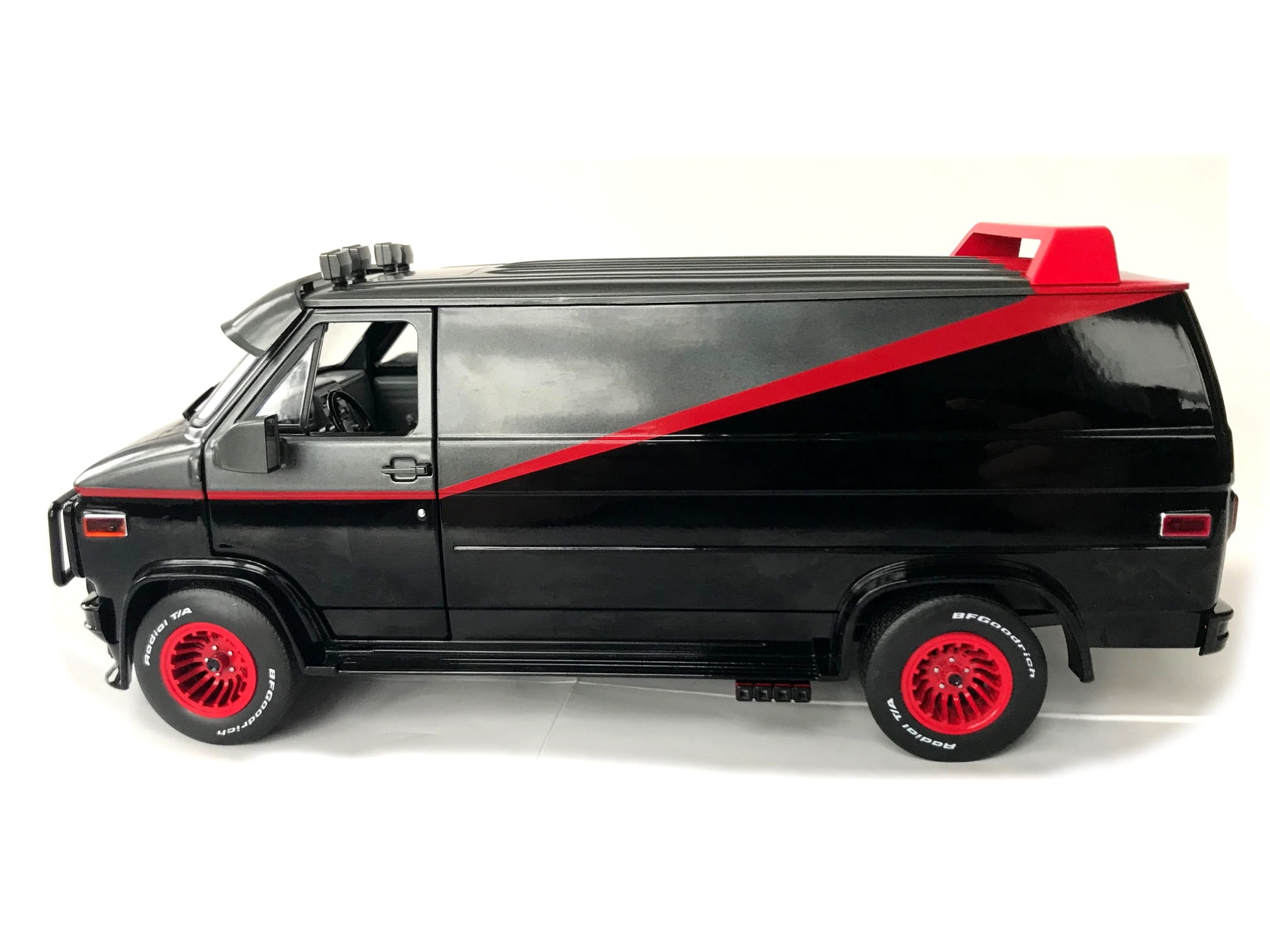 Greenlight The A-Team 1983 GMC Vandura Van 1_18 Modellauto
