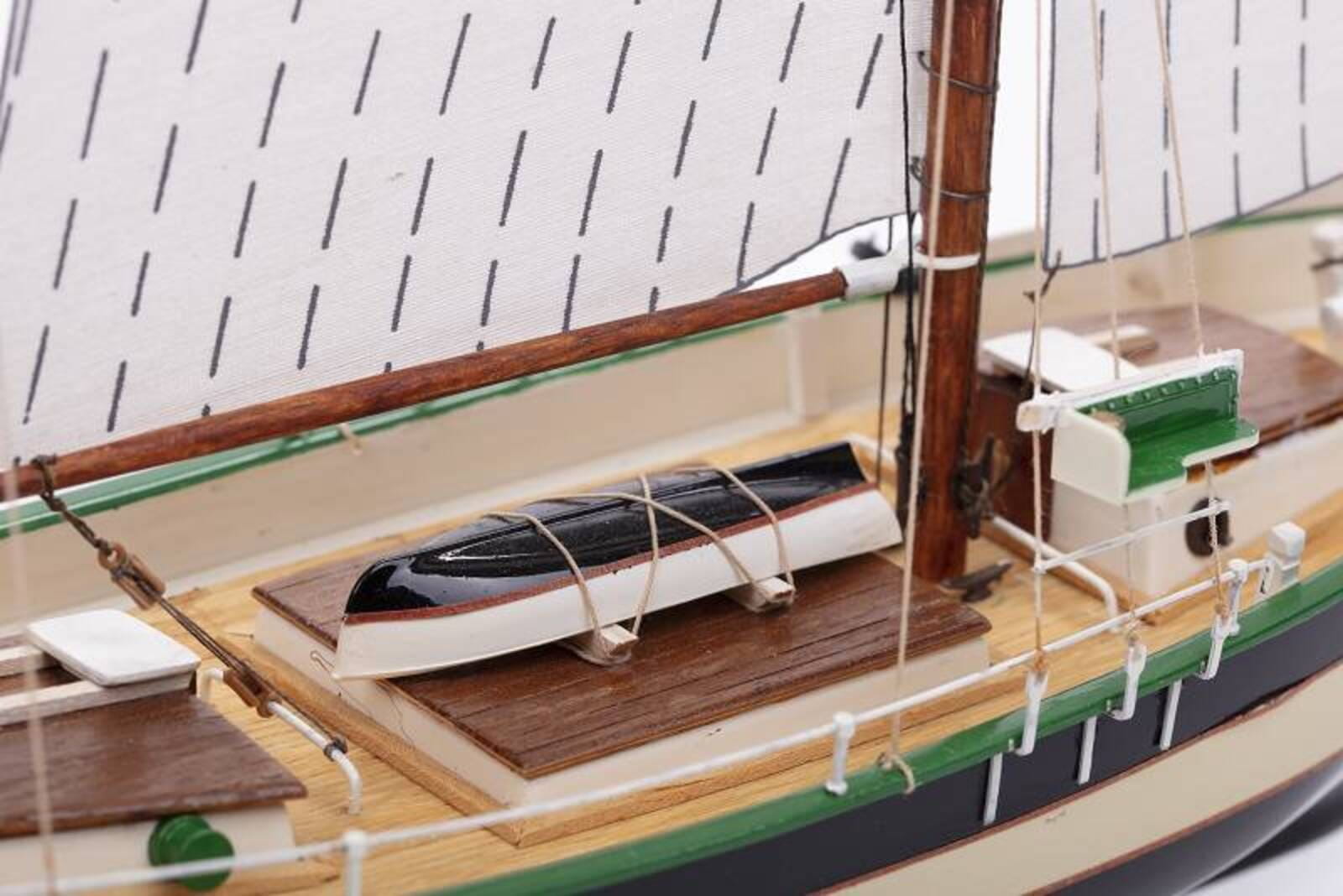 Modellbausatz Fischkutter Dana 1_60 aus Holz und ABS_ detailreich