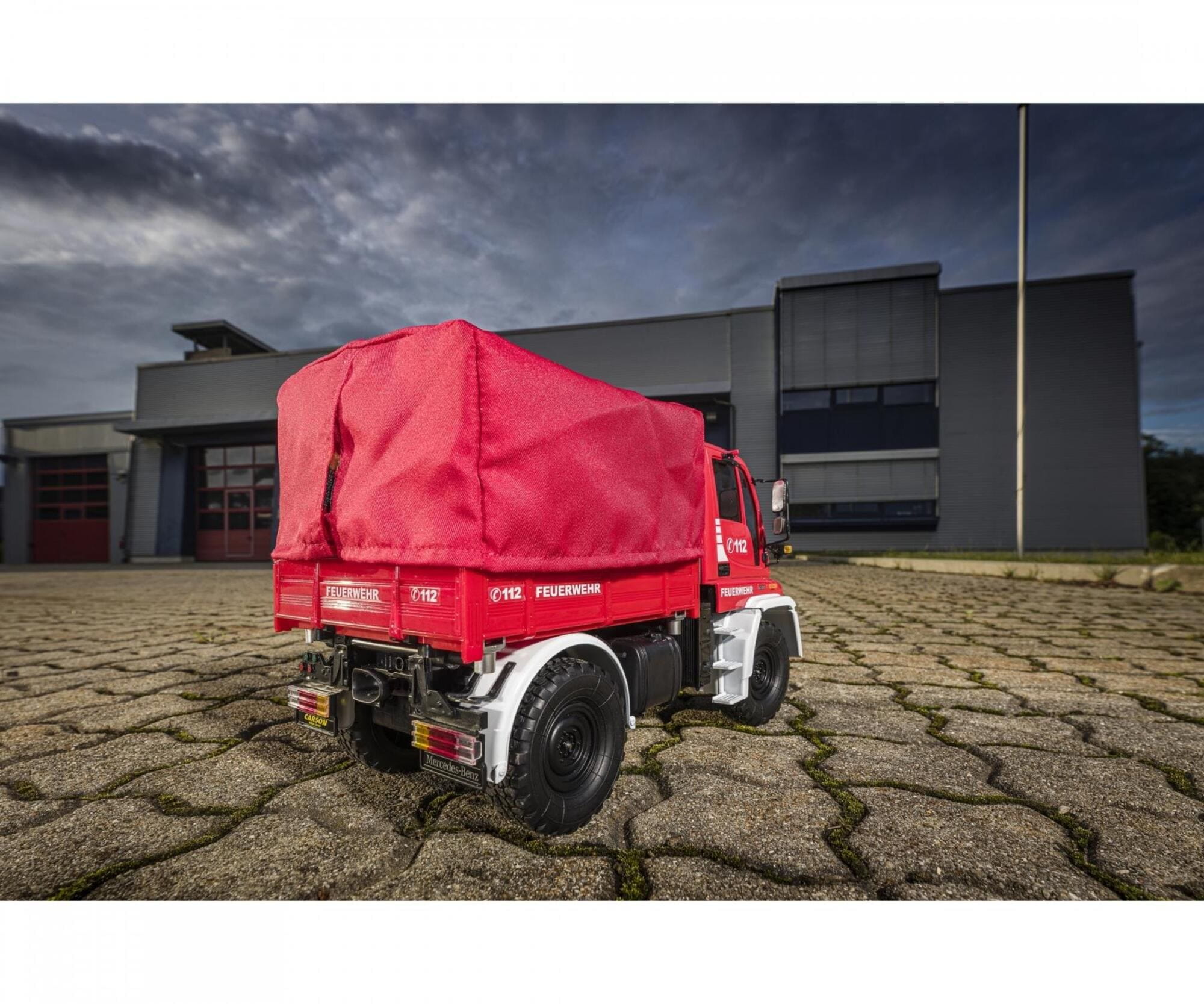 Carson MB Unimog U300 Feuerwehr 1_12 RC Truck RTR mit Licht und Sound