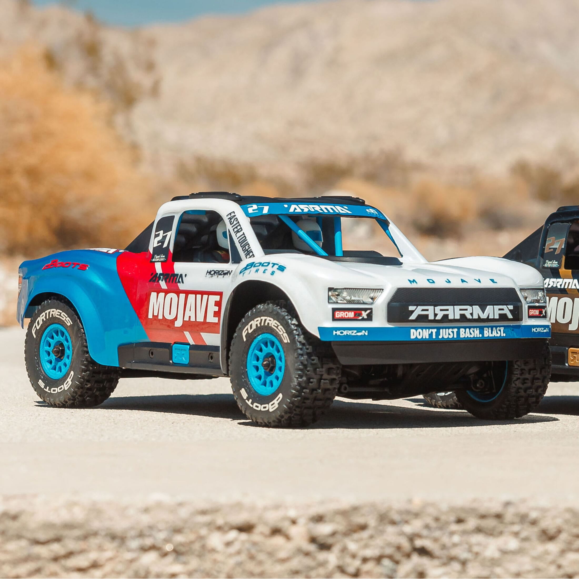 ARRMA RC Short Course Truck Mojave Grom 223S Small Brushless RTR teal mit Akku und Lader in weiss arrma-mojave-grom-small-223s-brushless-elektro-buggy-rtr-akku-lader-weiss