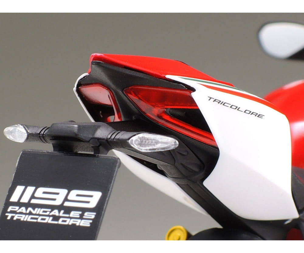Tamiya 1:12 Ducati 1199 Panigale S Tricolore Tamiya 1:12 Ducati 1199 Panigale S Tricolore