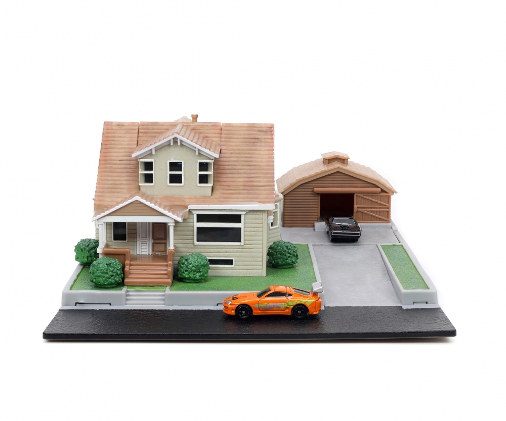 Jada Toys Fast _ Furious Dom's House Diorama mit Dodge Charger und Toyota Supra