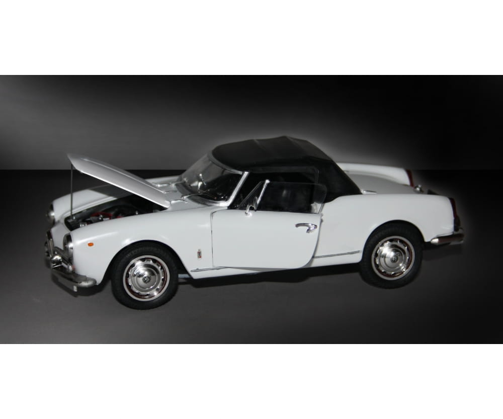Italeri 1:24 Alfa Romeo Giulietta Spider 1300 Italeri 1:24 Alfa Romeo Giulietta Spider 1300