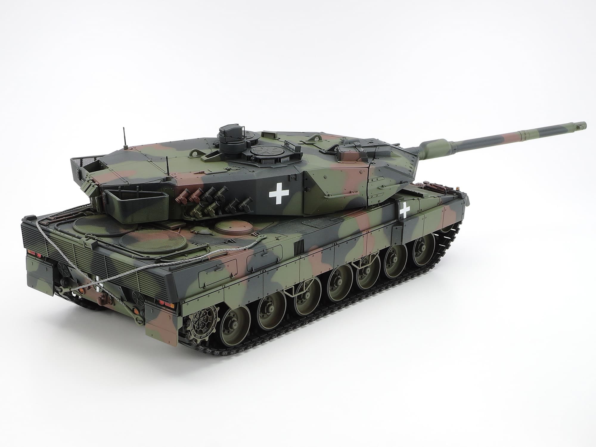 Tamiya 1:35 BW Panzer Leopard 2 A6 (3) Ukr. Plastik Modellbau