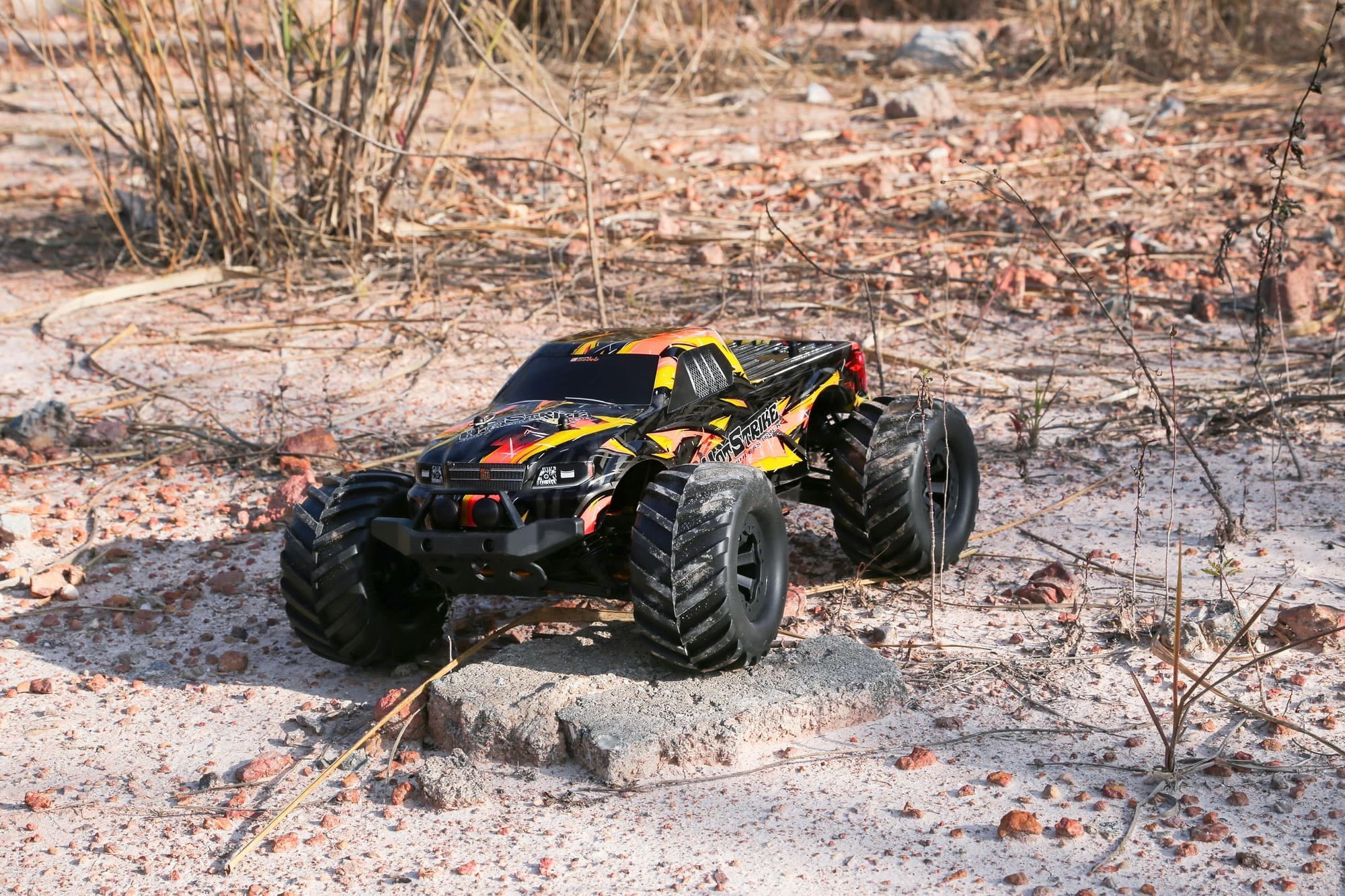 DF Models HotStrike RC Monstertruck 1_10 Brushless RTR