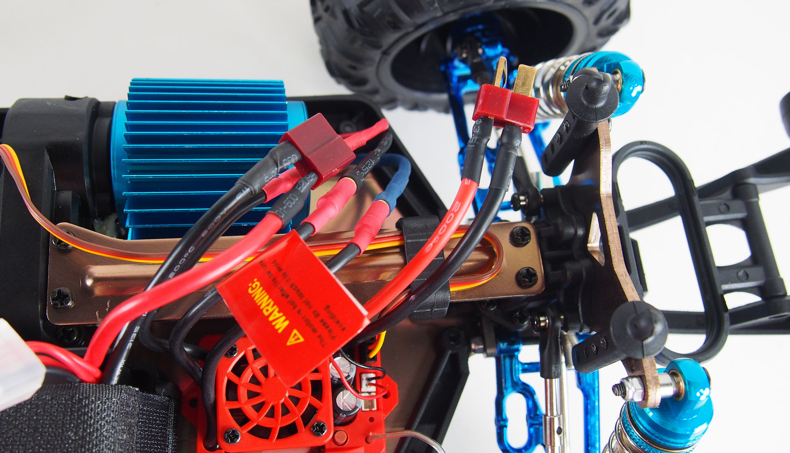Amewi Crusher RC Monstertruck 1_10 mit Brushless Motor und 3S LiPo Akku