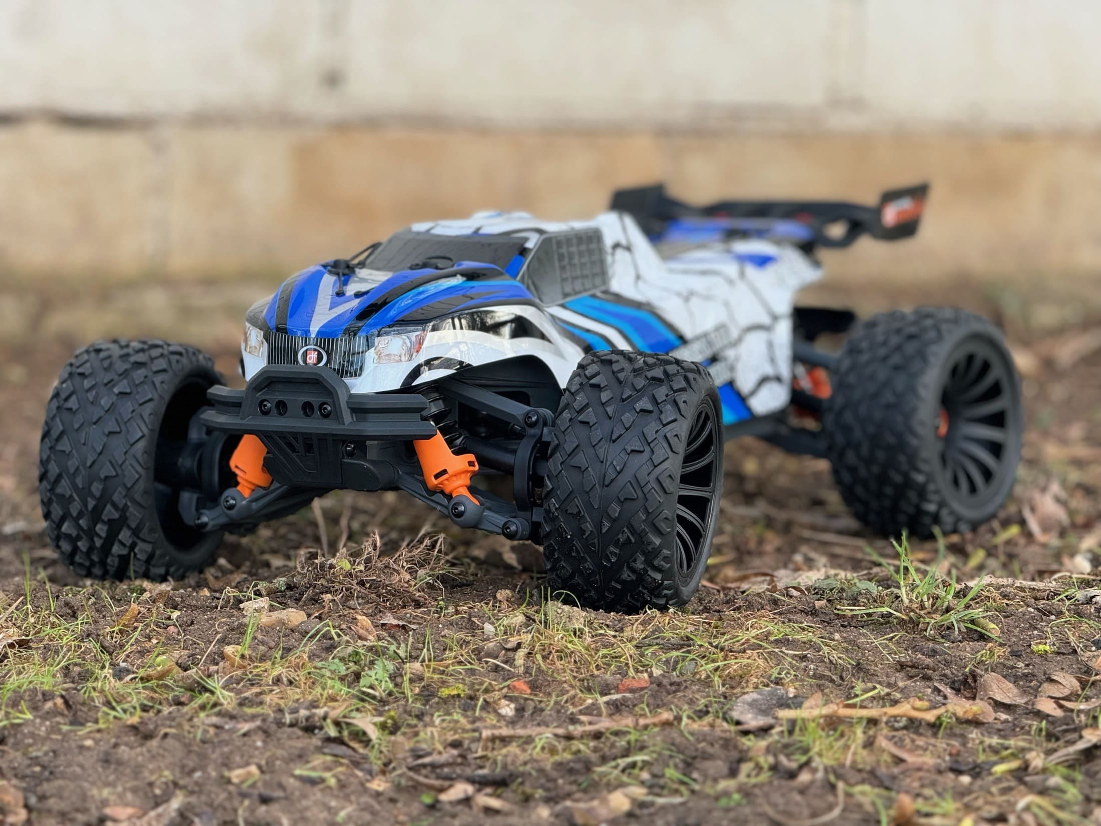DF Models Z-10 V2 RC Truggy 1_10XL 40 km_h DF Models Z-10 V2 RC Truggy 1_10XL brushed 4WD