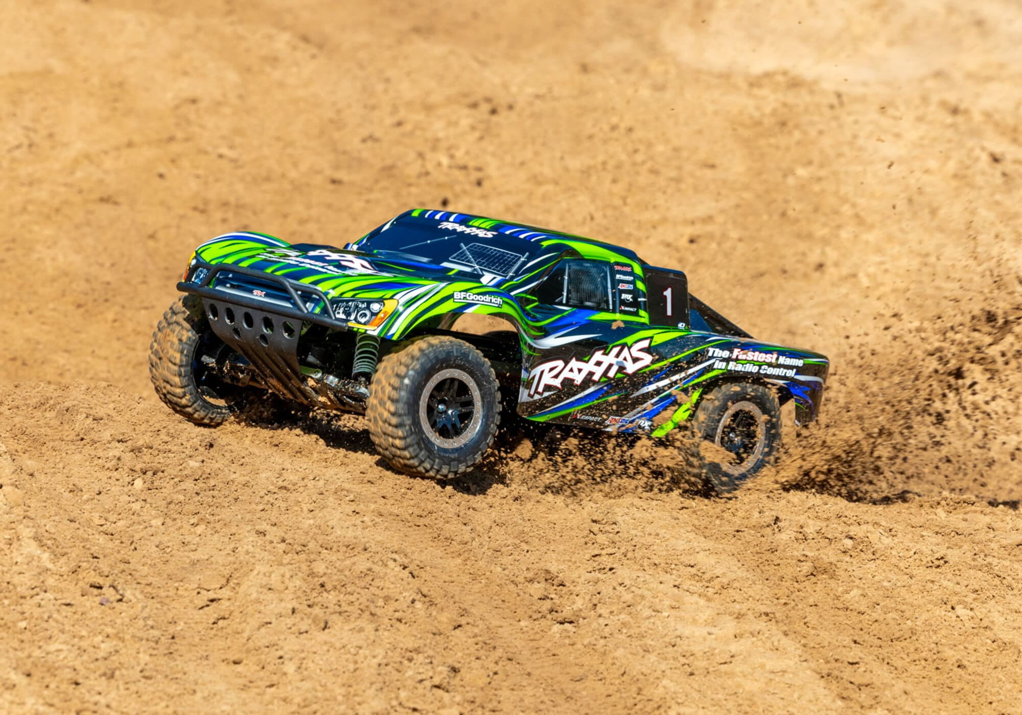 Traxxas Slash 2WD BL-2S 1_10 Short Course RC Truck in Gruen