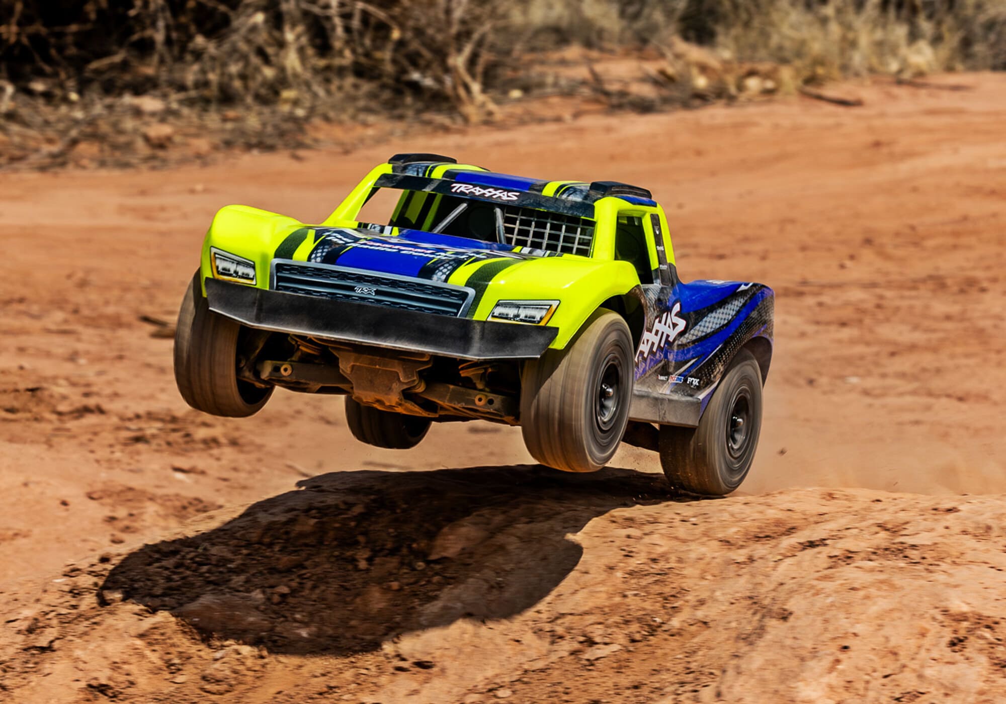 Traxxas Mini-Slash BL-2S 4x4 Gelb Short Course RC Truck mit Akku und Ladegeraet