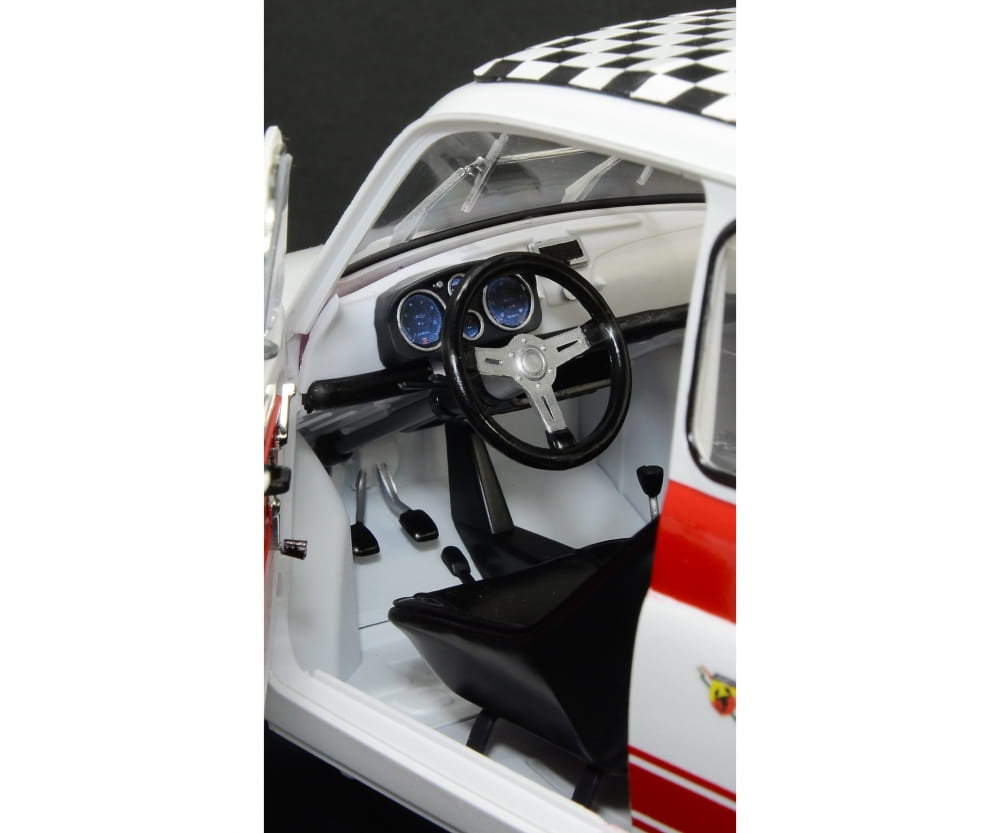 Italeri 1:12 FIAT Abarth 695 SS/ Assetto Corsa