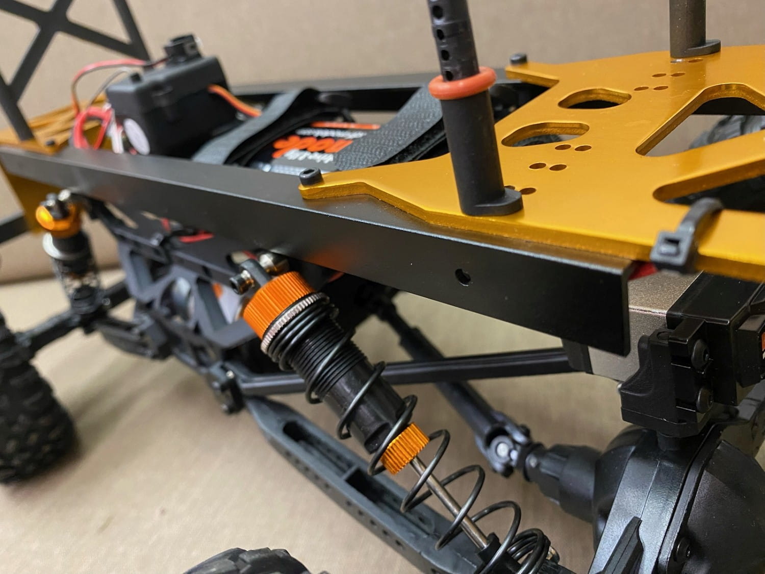 df models crawler in schwarz