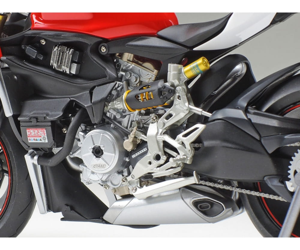 Tamiya 1:12 Ducati 1199 Panigale S Tricolore Tamiya 1:12 Ducati 1199 Panigale S Tricolore