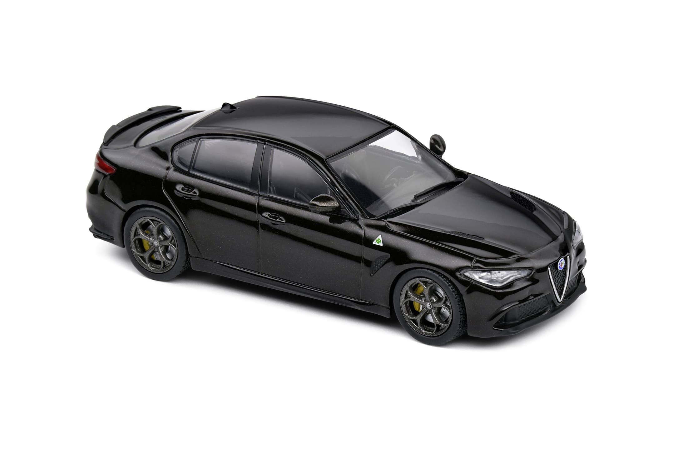 Alfa Romeo Giulia Quadrifoglio Modellauto 1_43 in Schwarz von Solido
