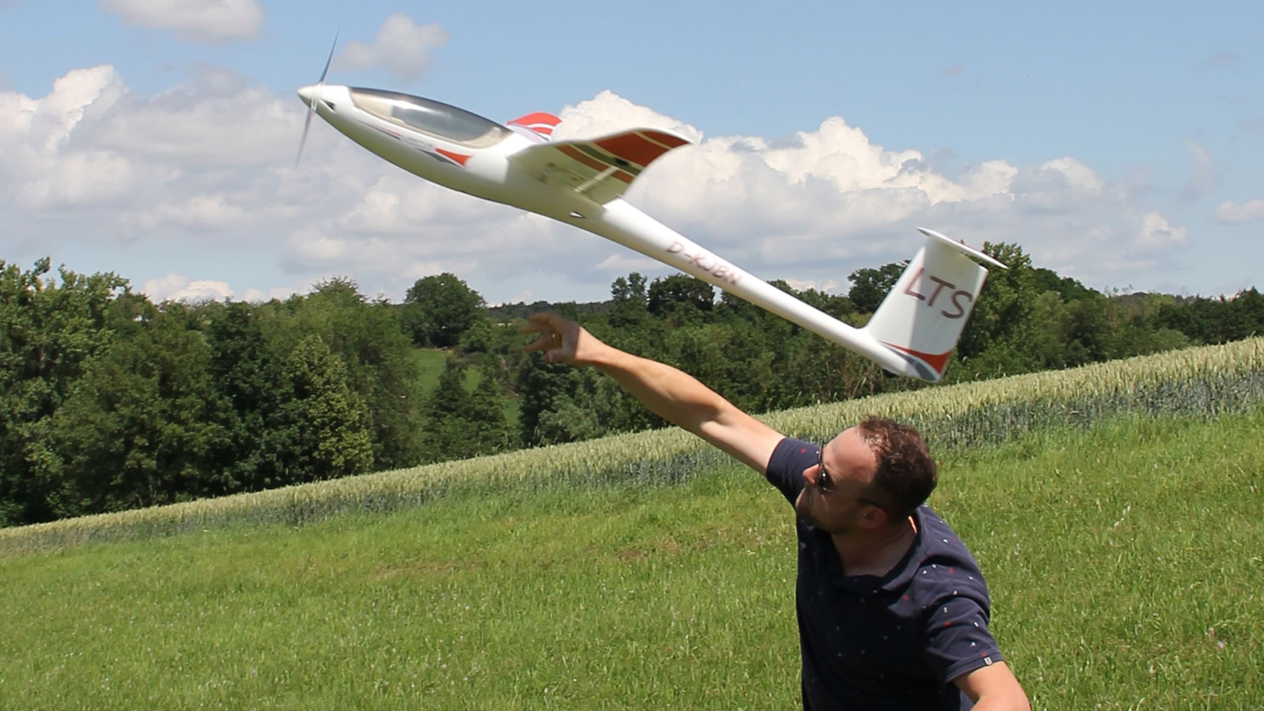 Multiplex Lentus RR Elektrosegler 3000 mm Brushless Multiplex Lentus RR Elektrosegler mit 3000 mm Spannweite und Brushlessmotor