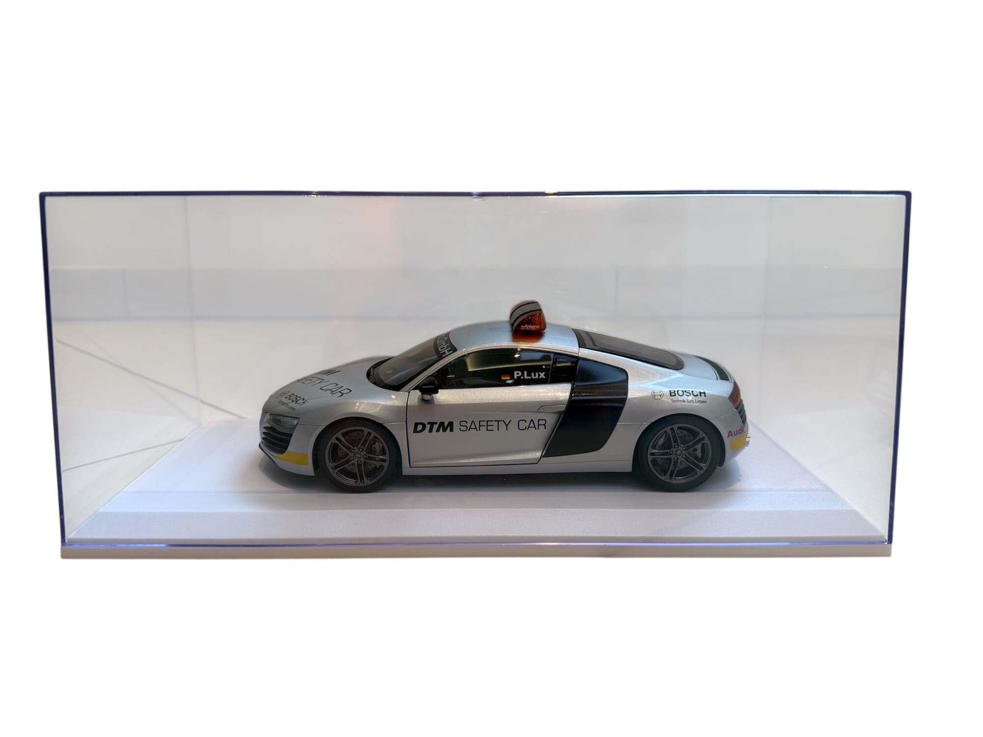 Triple9 Modellauto-Vitrine 1_18 stapelbar mit weisser Basis