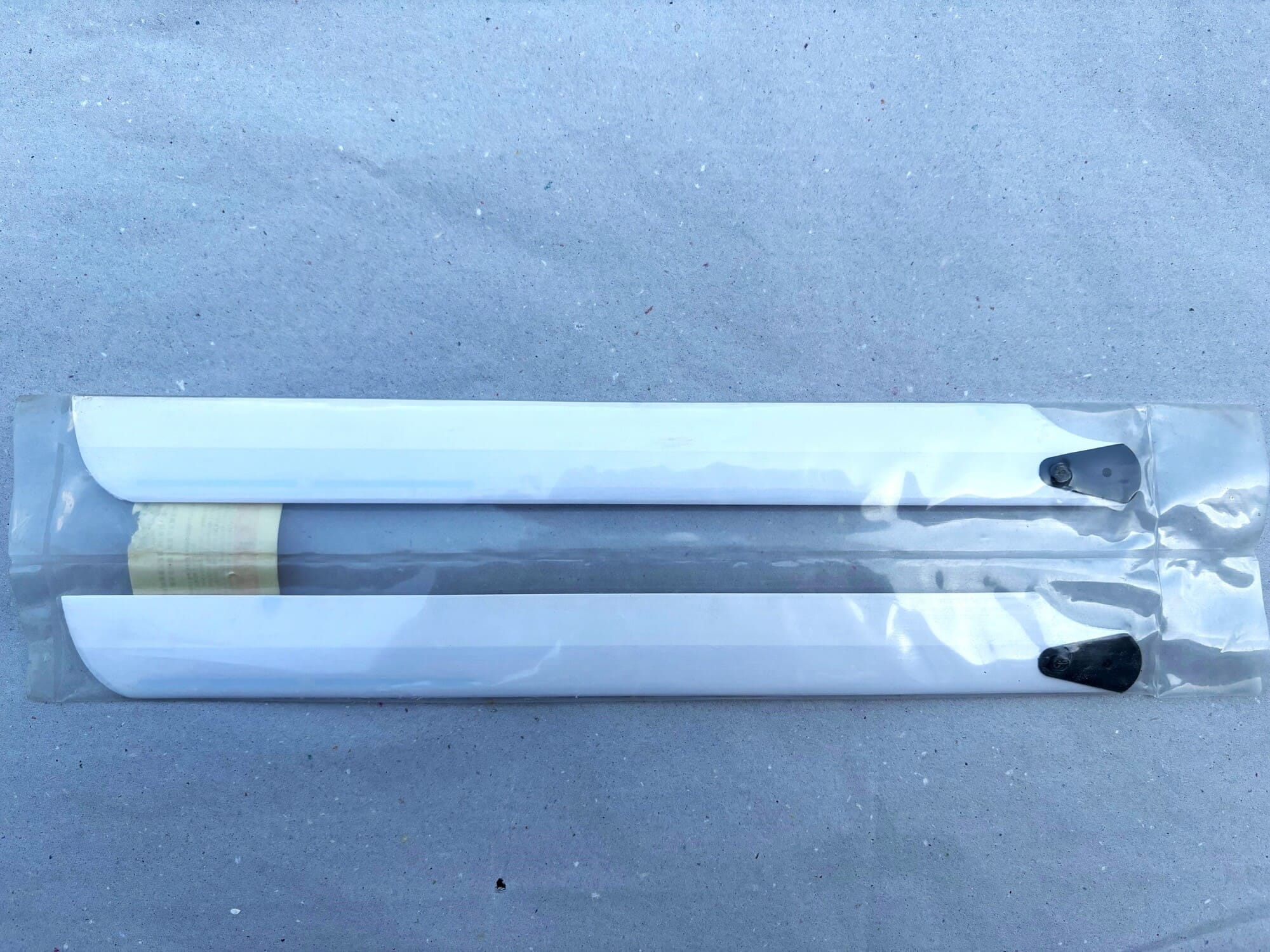 Hauptrotorblaetter 320 mm Weiss Holz Bespannt fuer RC Helikopter