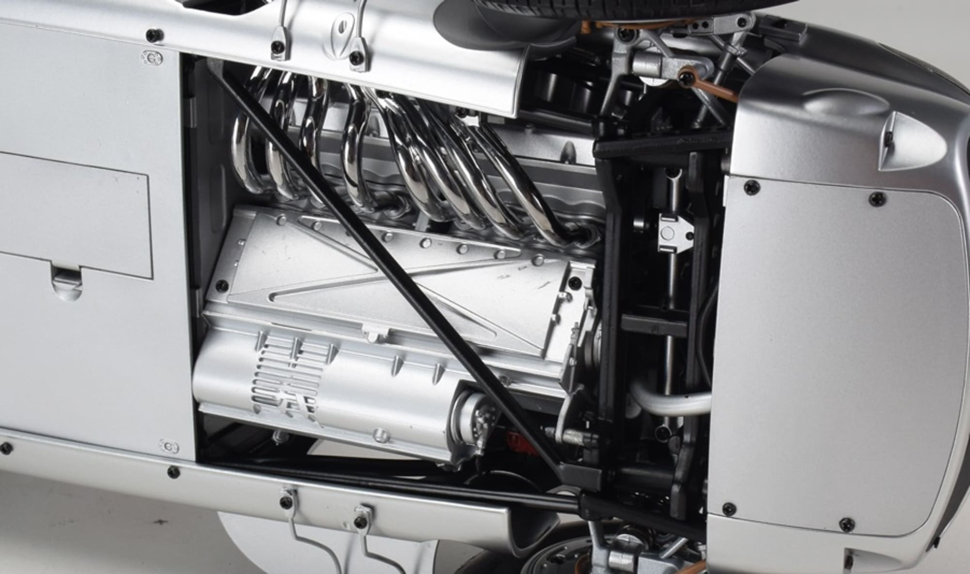 Mercedes-Benz W196 R Modell 1_8 Bausatz iXO Premium Collectables -12 mit Soundfunktion
