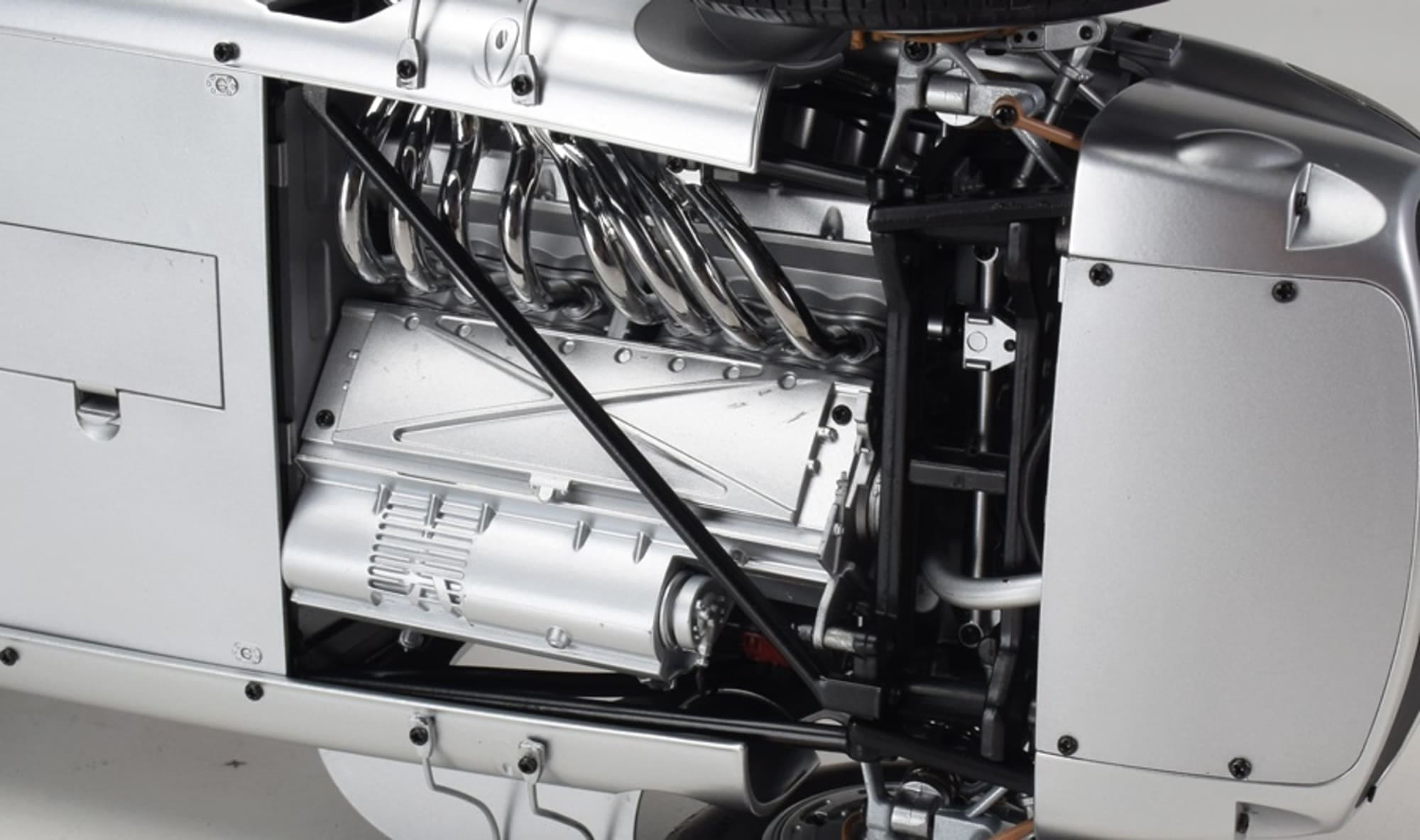 ixo premium collectables mercedes w196 r fangio modellbausatz Mercedes-Benz W196 R Modell 1_8 Bausatz iXO Premium Collectables -12 mit Soundfunktion