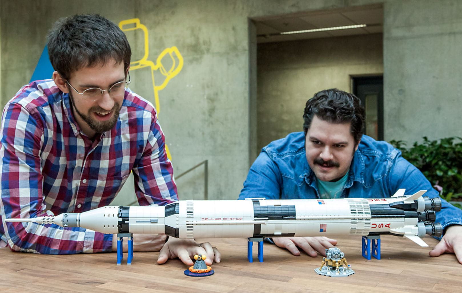 LEGO IDEAS Edition NASA Apollo Saturn V Rakete