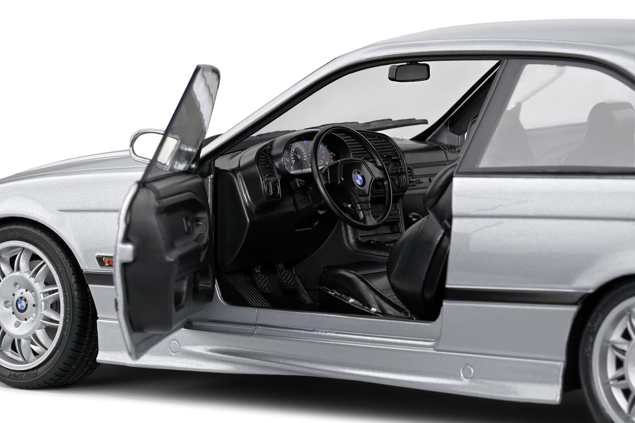 Solido Modellauto 1_18 BMW E36 M3 Coupe Artic Silver 1990 - Detailgetreues Sammlermodell