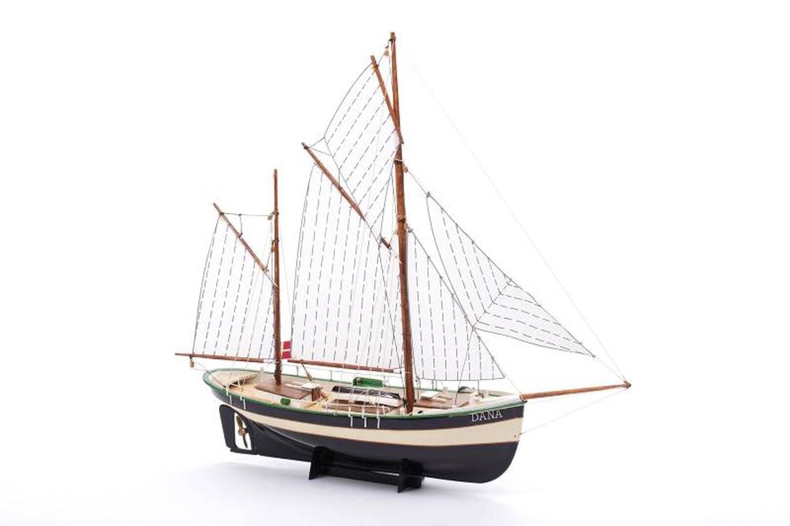 Modellbausatz Fischkutter Dana 1_60 aus Holz und ABS_ detailreich