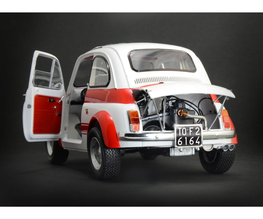 Italeri 1:12 FIAT Abarth 695 SS/ Assetto Corsa