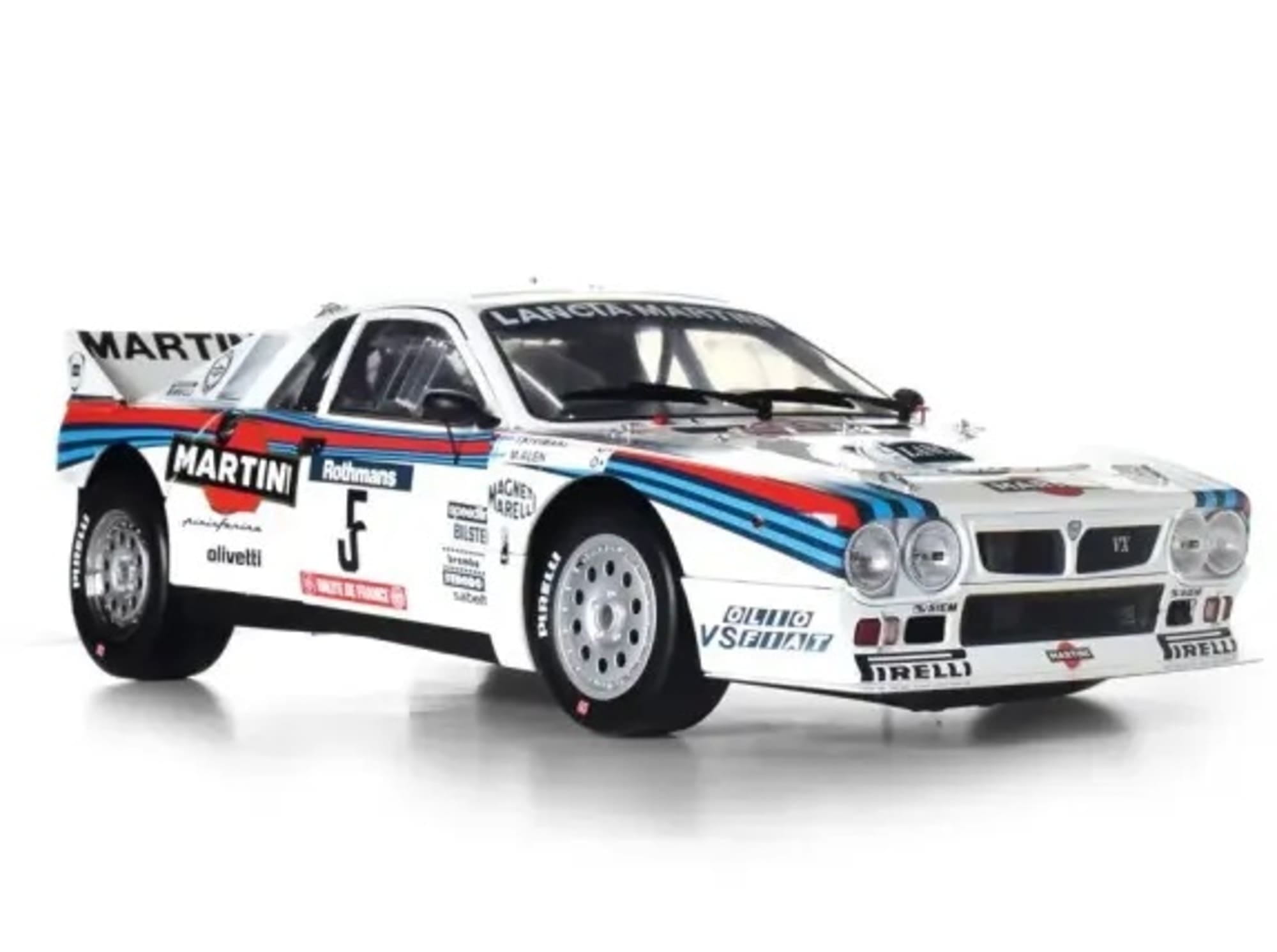 IXO Lancia 037 Metallbausatz 1_8 mit Martini Racing Design_ Licht- und Soundfunktion